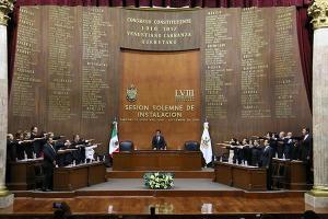 Primero se aumentan el sueldo, ante la presión de la opinión pública, lo dejan como estaba.