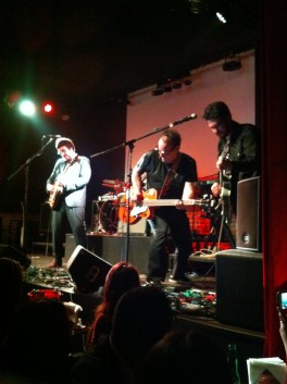 Un concierto frenético brindaron Los Tres en Querétaro